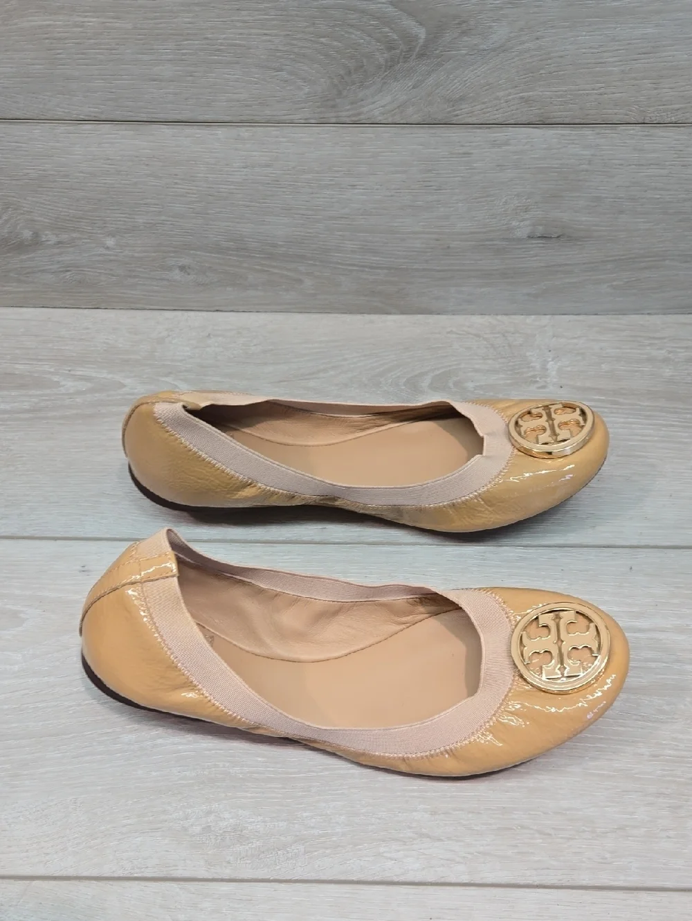 Tory Burch Nude Gold Logo Patent Leather Ballet Flats Shoes Sz 9M